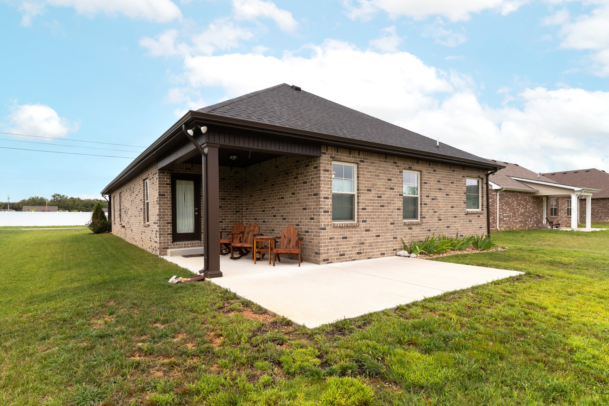 191 Preserve Circle Manchester, TN 37355 - Photo 23 of 25 a front view of a house with garden