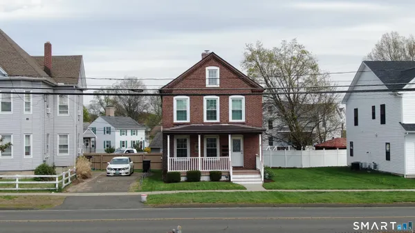 $329,900 | 31 Suffield Street, Windsor Locks, CT 06096