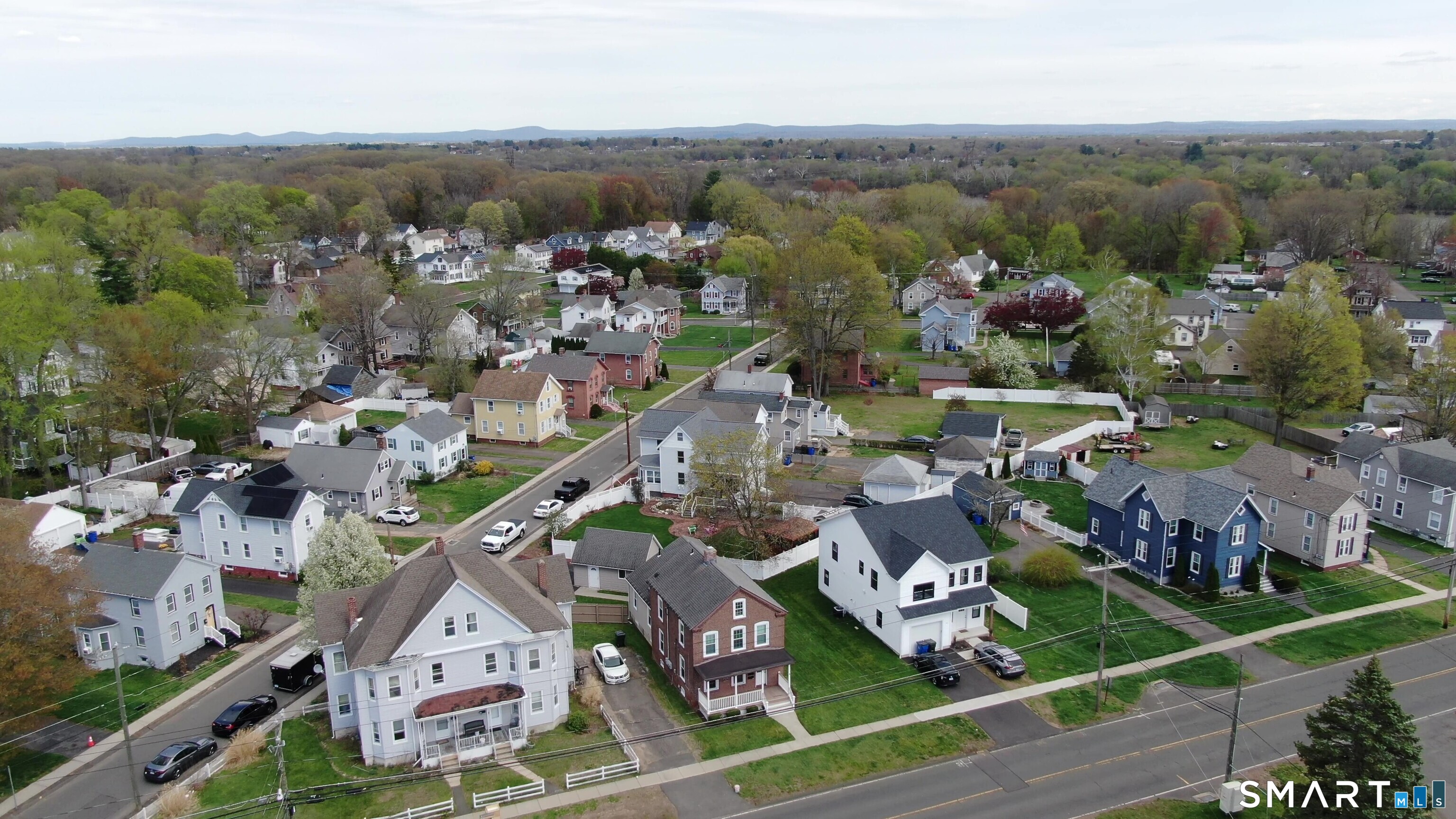 31 Suffield Street Windsor Locks, CT 06096 - Photo 2 of 14