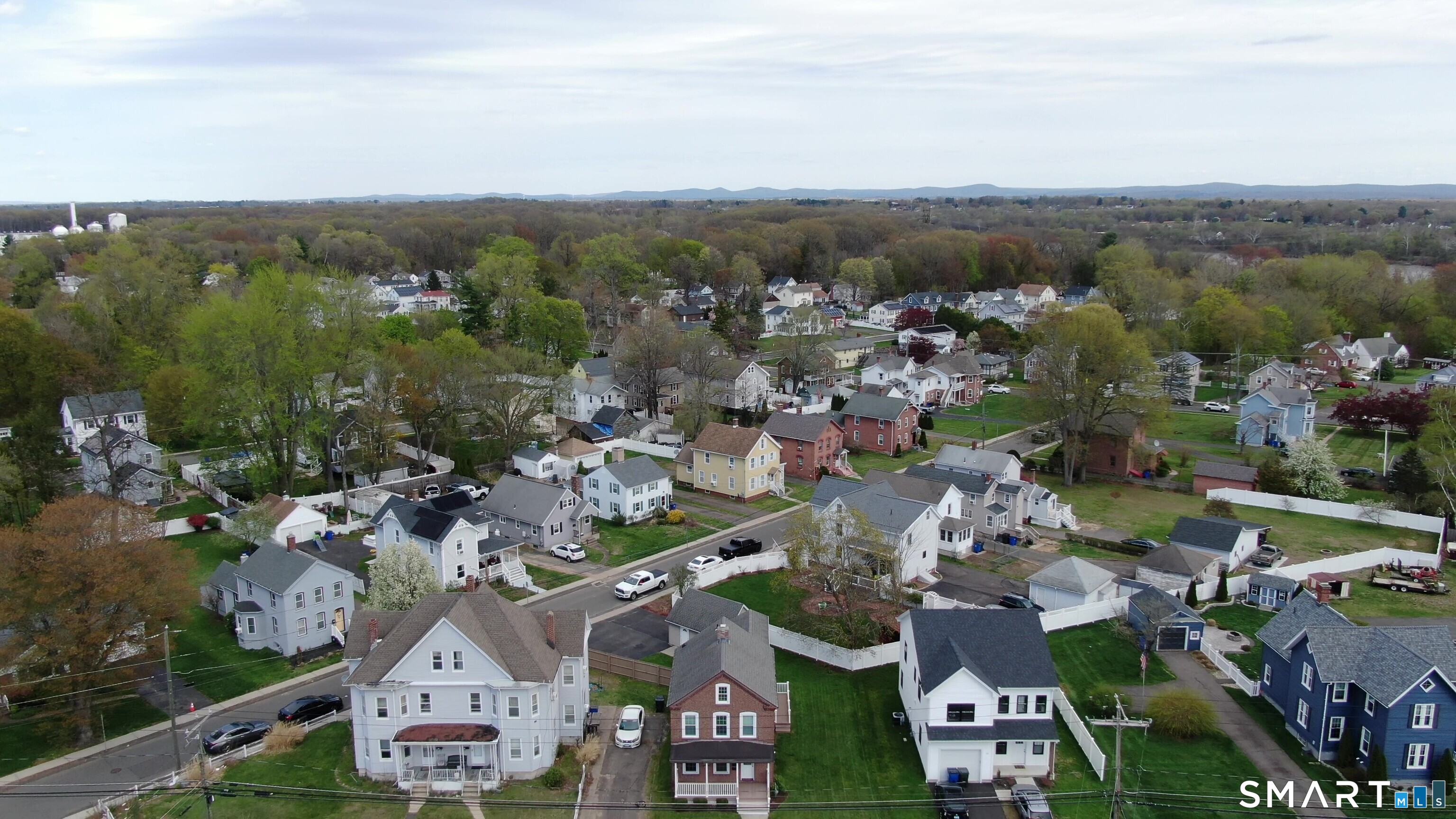 31 Suffield Street Windsor Locks, CT 06096 - Photo 3 of 14