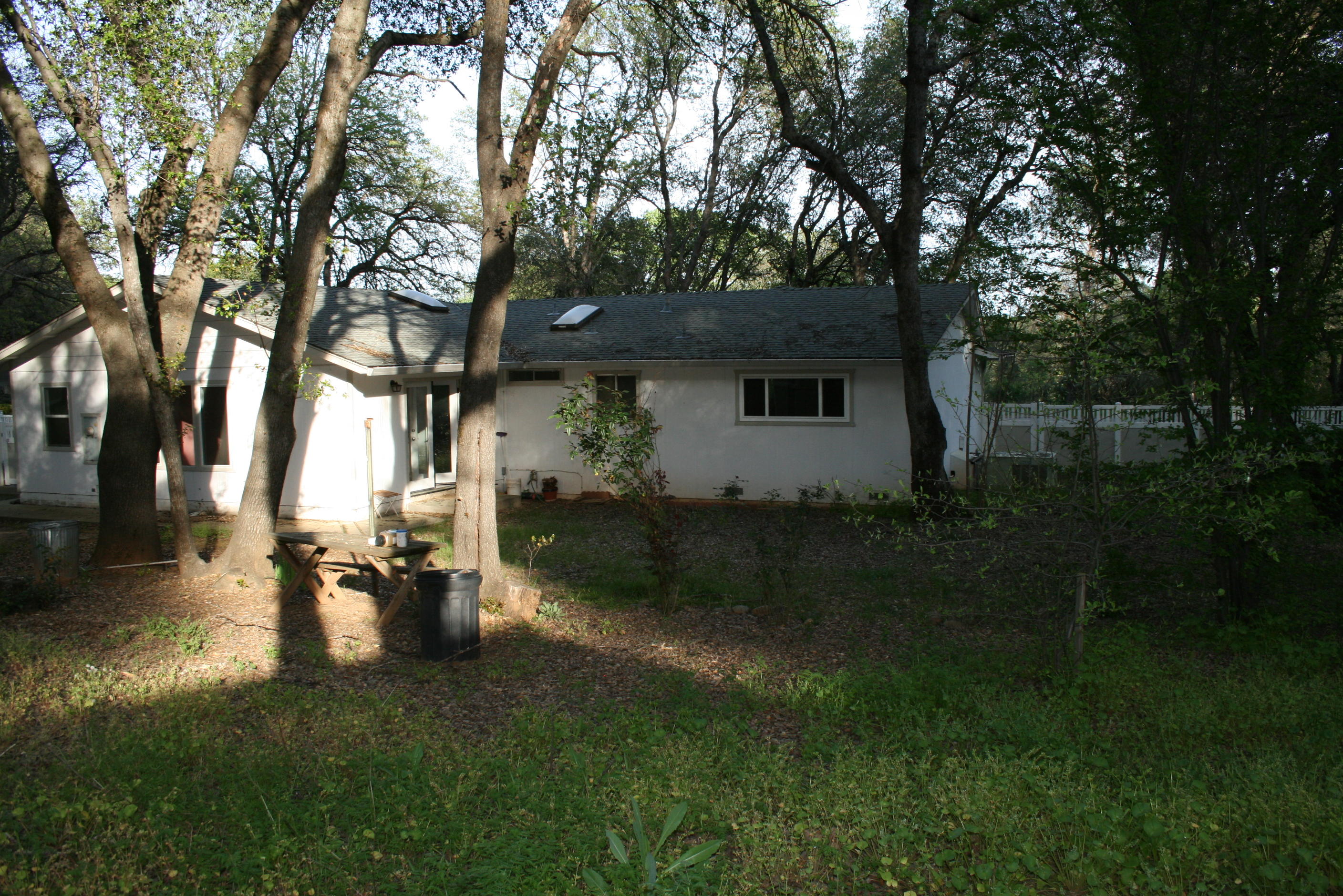 1816 Canyon Road Redding, CA 96001 - Photo 6 of 18 a view of back yard