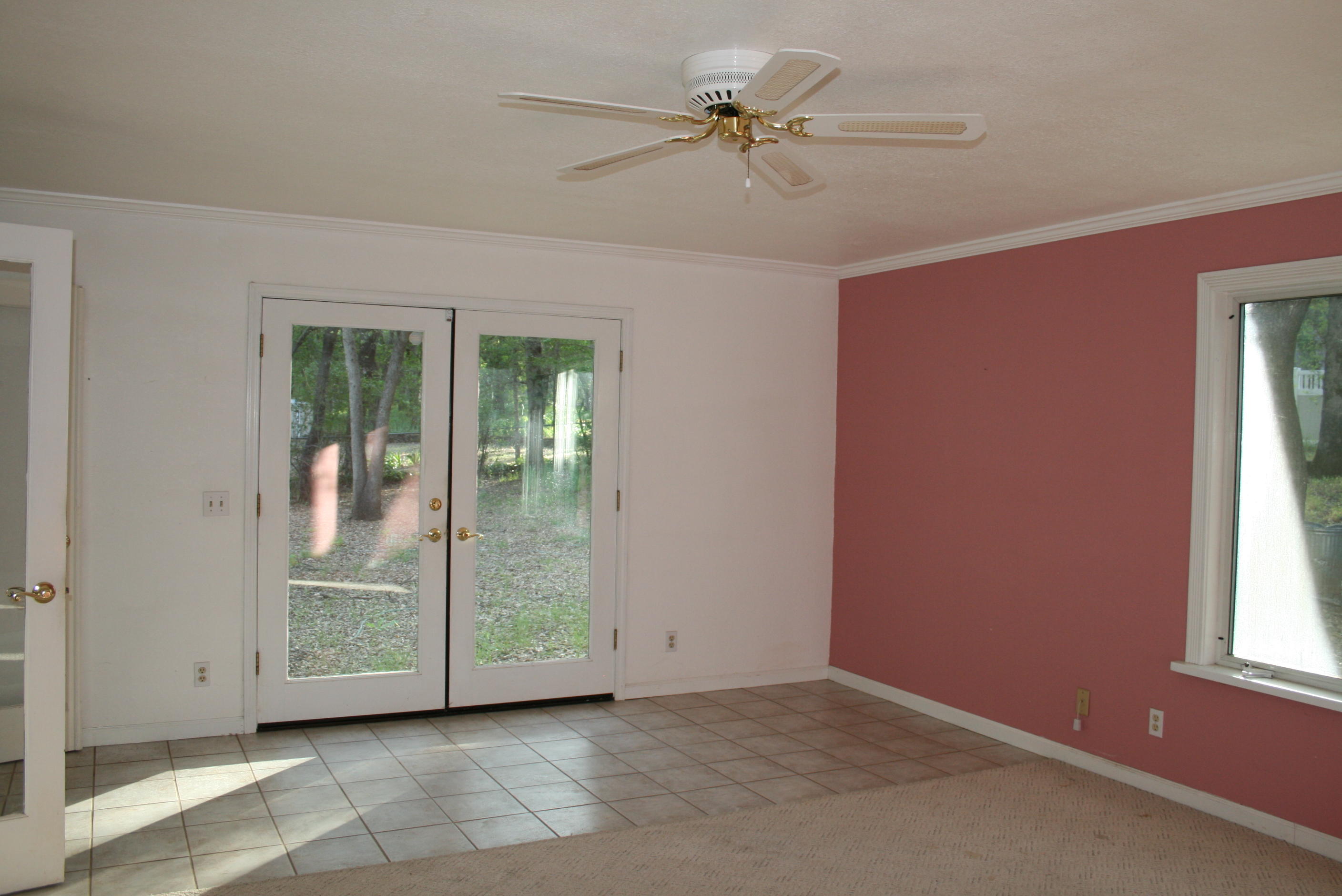 1816 Canyon Road Redding, CA 96001 - Photo 8 of 18 an empty room with windows and closet