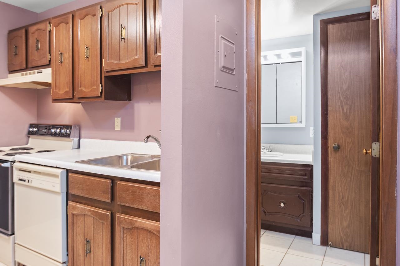 2672 Humboldt Road, Unit 4 Green Bay, WI 54311 - Photo 9 of 29