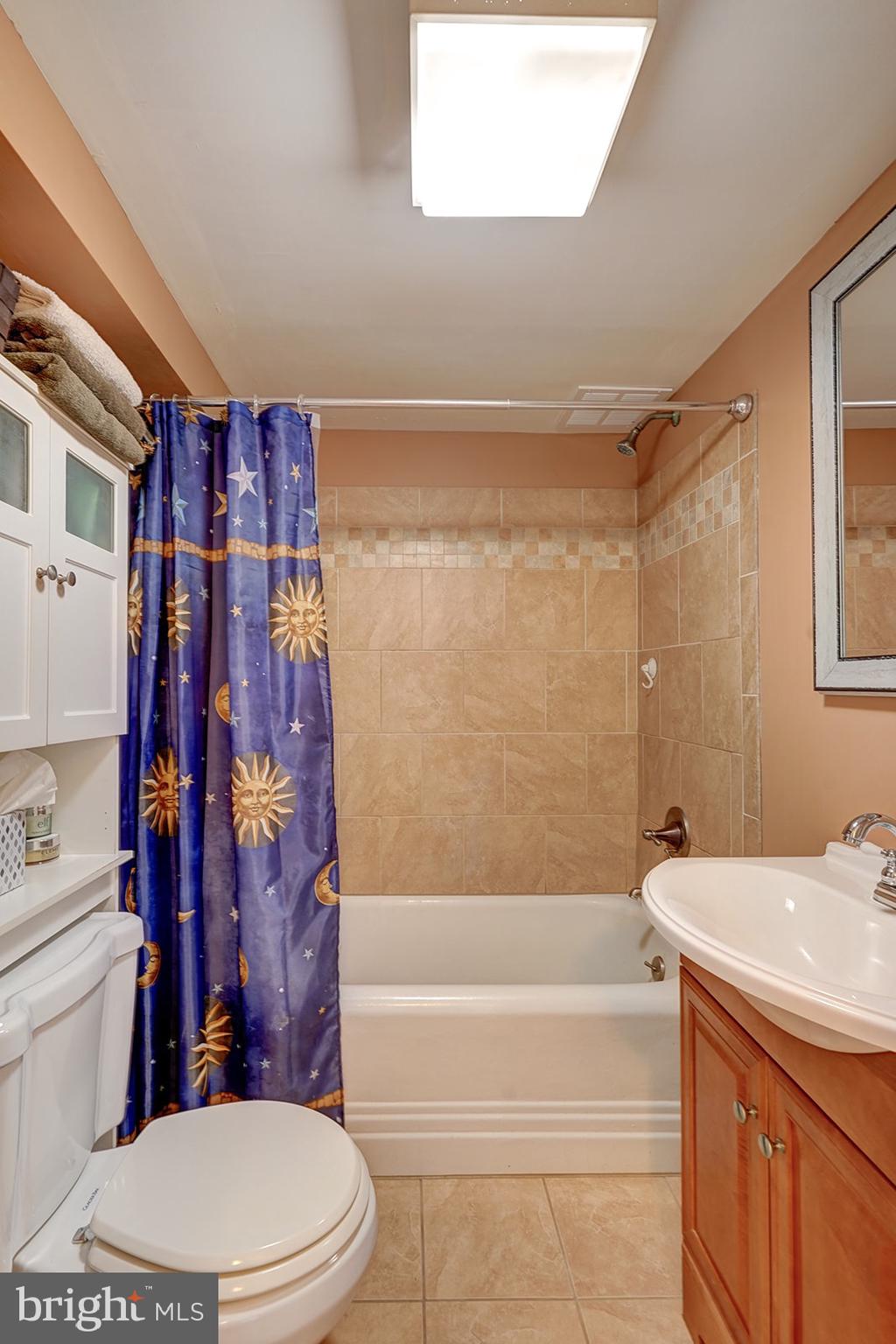 1011 Newark Road Toughkenamon, PA 19374 - Photo 35 of 42 Full hall bathroom