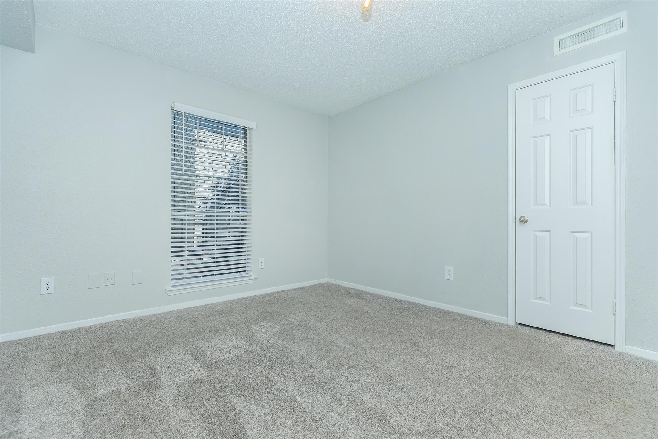 3001 Hillcroft Street, Unit G0504 Houston, TX 77057 - Photo 29 of 50 a view of an empty room with a window
