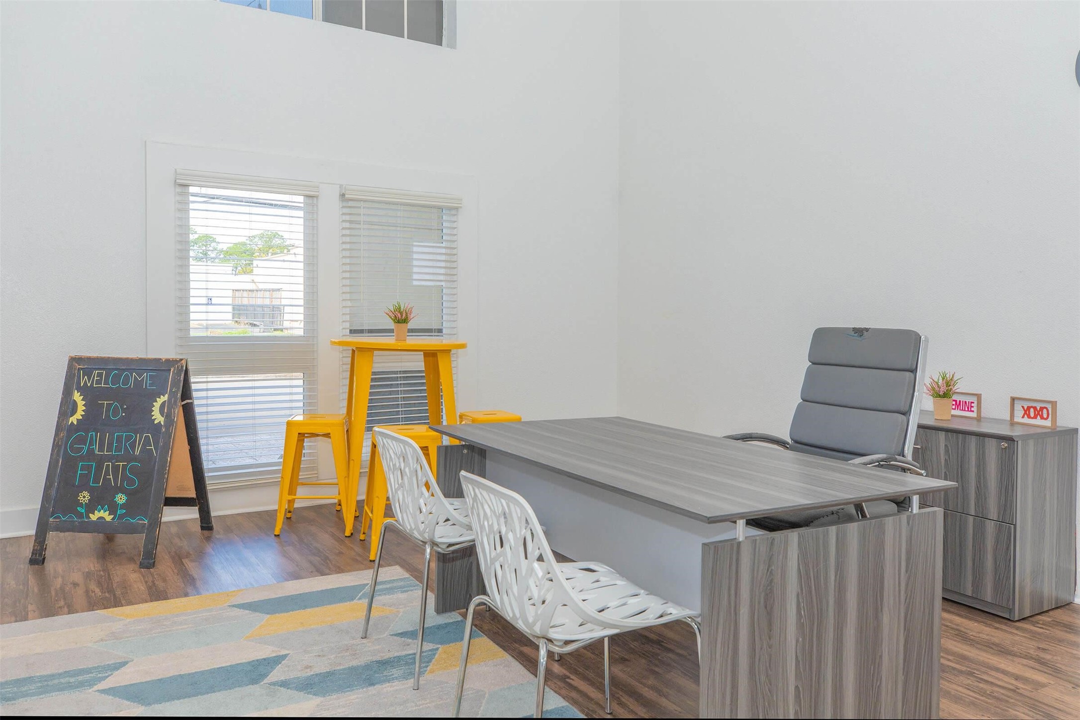 3001 Hillcroft Street, Unit G0504 Houston, TX 77057 - Photo 47 of 50 a bedroom with a bed and wooden floor