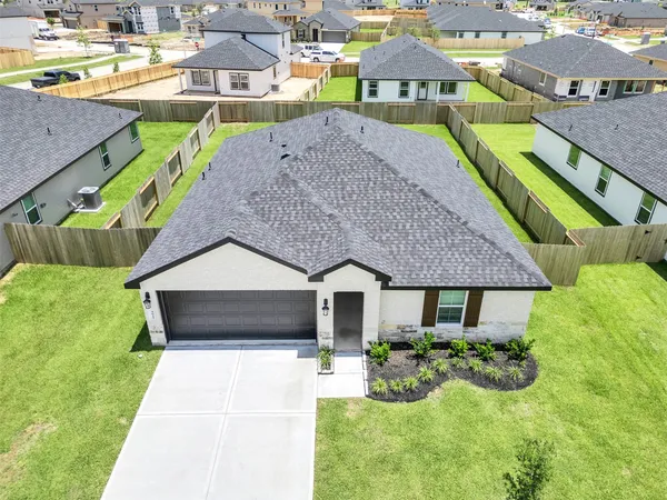 $2,300 | 9011 Serene Hvn Drive, Iowa Colony, TX 77583