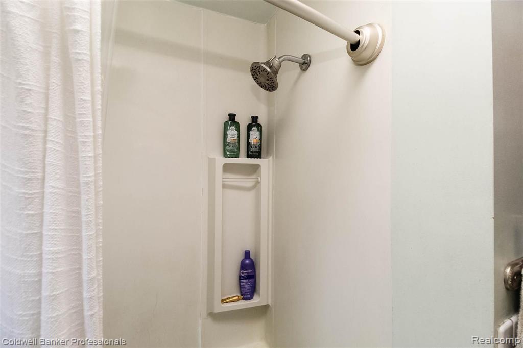 609 Lockwood Road Royal Oak, MI 48067 - Photo 19 of 49 Gallery Image 19