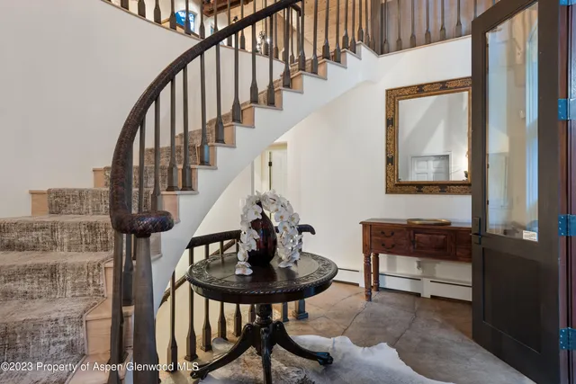 a view of entryway and hall