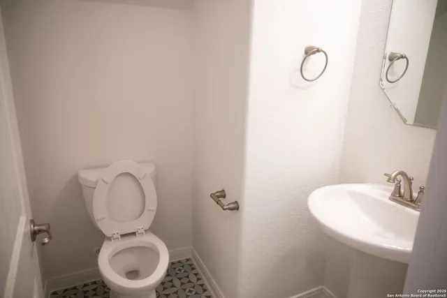 $3,000 | 25043 Las Pilas, San Antonio, TX 78261