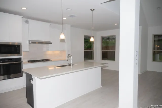 $3,000 | 25043 Las Pilas, San Antonio, TX 78261