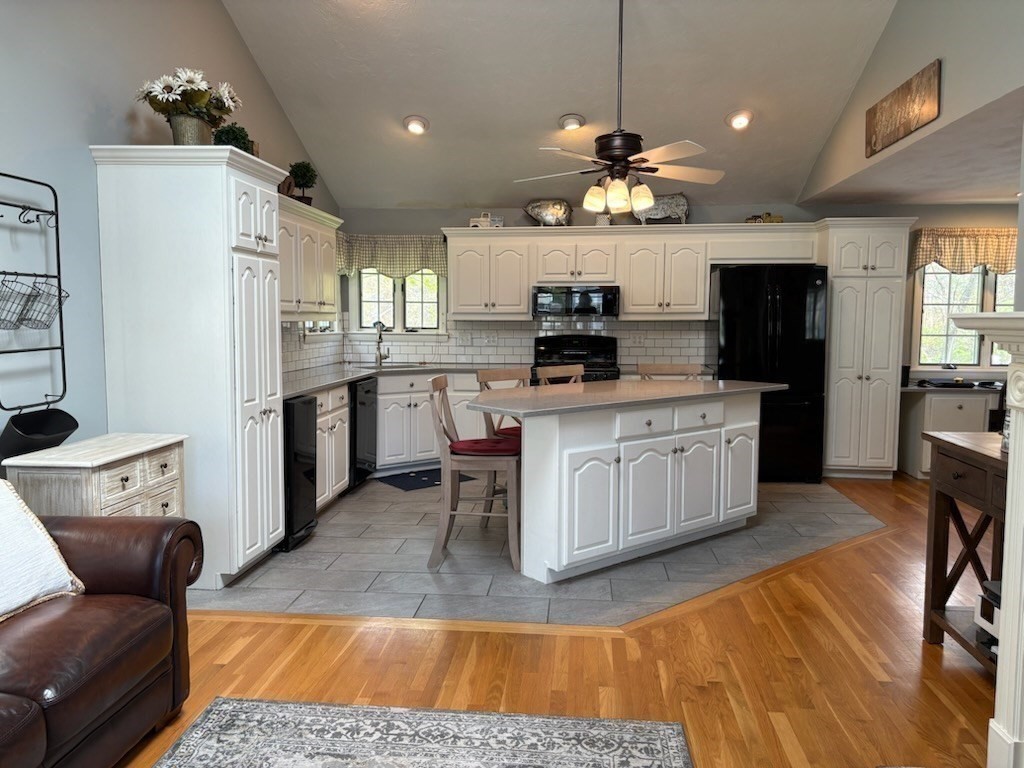 31 Columbus Road Woburn, MA 01801 - Photo 7 of 27