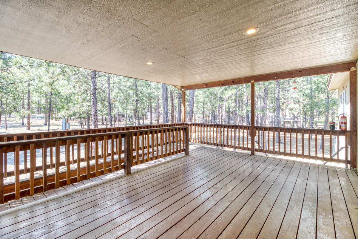 52084 Red Pine La Pine, OR 97739 - Photo 5 of 40 Beautiful deck with recessed lighting