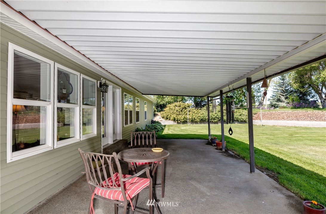 21 Honeysuckle Road Pasco, WA 99301 - Photo 40 of 40 a view of a porch with furniture and yard