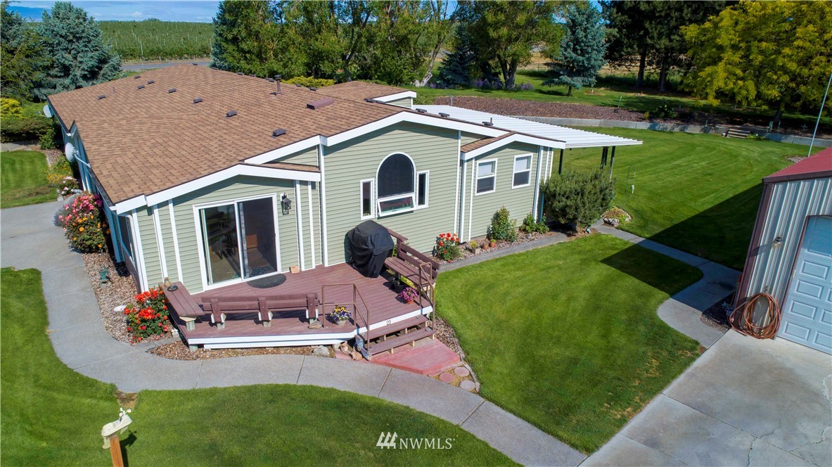 21 Honeysuckle Road Pasco, WA 99301 - Photo 5 of 40 a aerial view of a house with swimming pool and garden