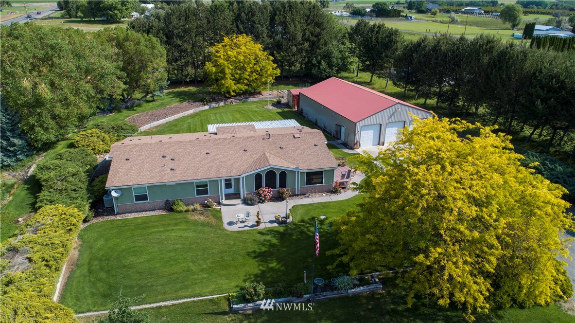 21 Honeysuckle Road Pasco, WA 99301 - Photo 7 of 40 a aerial view of a house with garden space and a patio