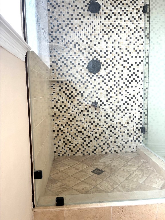 20518 Bonds Creek Lane Spring, TX 77388 - Photo 24 of 30 a bathroom with a shower curtain