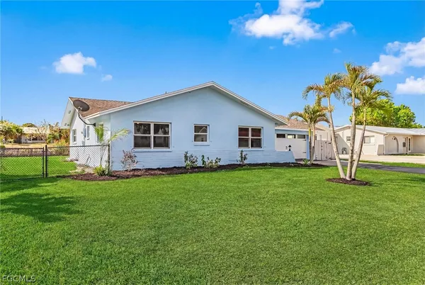 a view of a house with a backyard