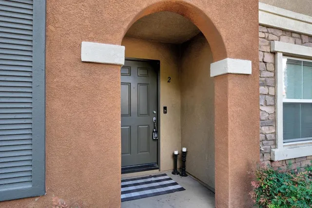 a view of entryway with a mirror