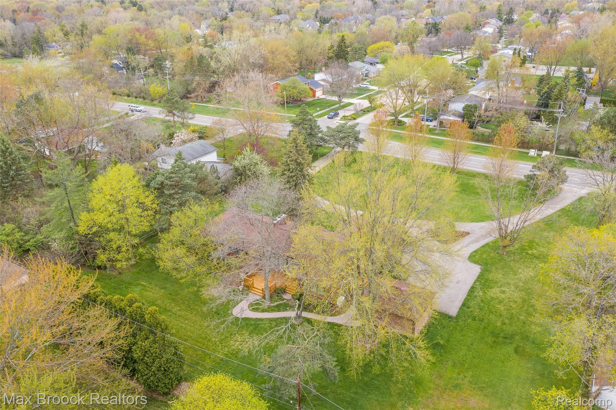 2355 West Wattles Road Troy, MI 48098 - Photo 3 of 53 2355 W Wattles-10.jpg