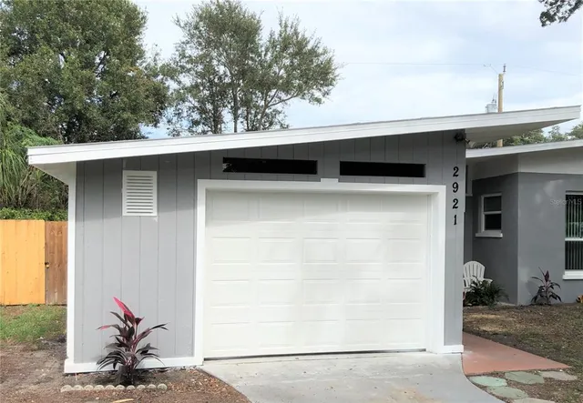 $2,300 | 2921 Greenbriar Street, Sarasota, FL 34237
