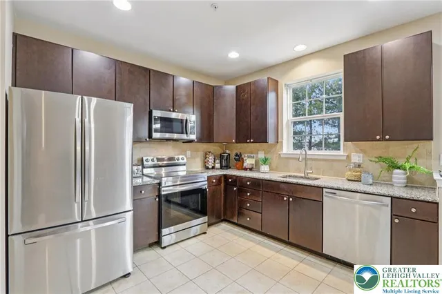 $2,695 | 270 Milkweed Drive, Allentown, PA 18104