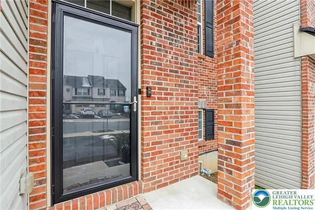 $2,695 | 270 Milkweed Drive, Allentown, PA 18104