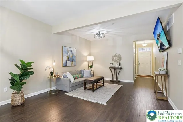 $2,695 | 270 Milkweed Drive, Allentown, PA 18104