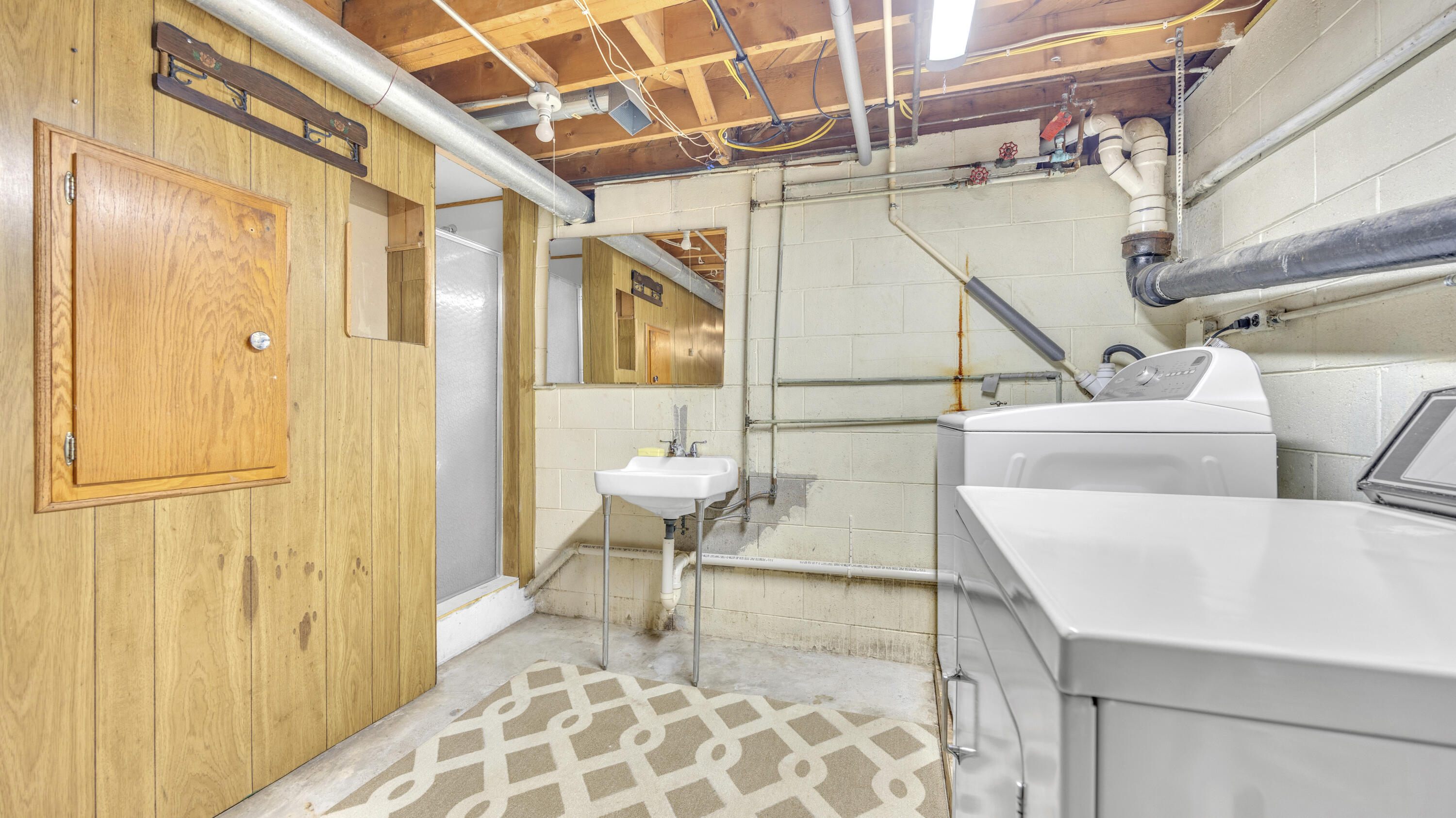 W2184 Rowe Road Herman, WI 53083 - Photo 25 of 40 Laundry Room 1
