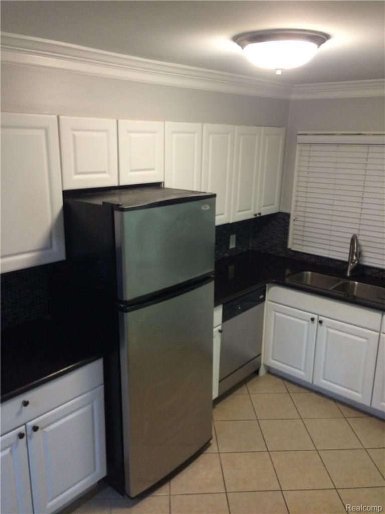 2228 Rochester Court Troy, MI 48083 - Photo 10 of 23 IMG_6928.JPG