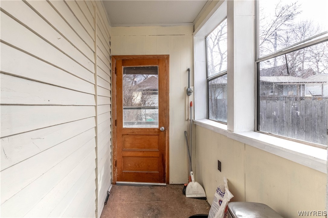 107 Hawley Street, Unit 2 Buffalo, NY 14213 - Photo 23 of 24 Vestibule-mudroom