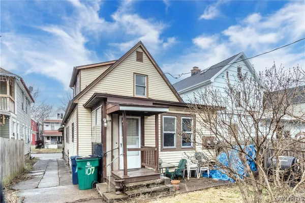 $1,250 | 107 Hawley Street, Unit 2, Buffalo, NY 14213