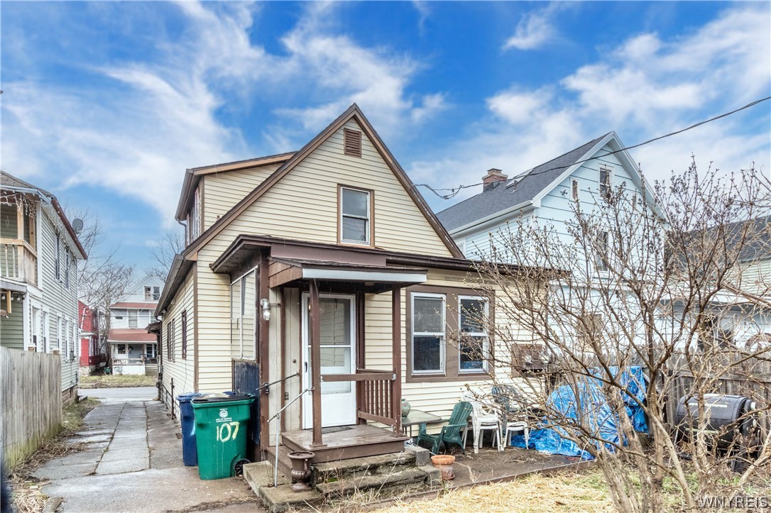 107 Hawley Street, Unit 2 Buffalo, NY 14213 - Photo 24 of 24 Private rear entry-Large driveway