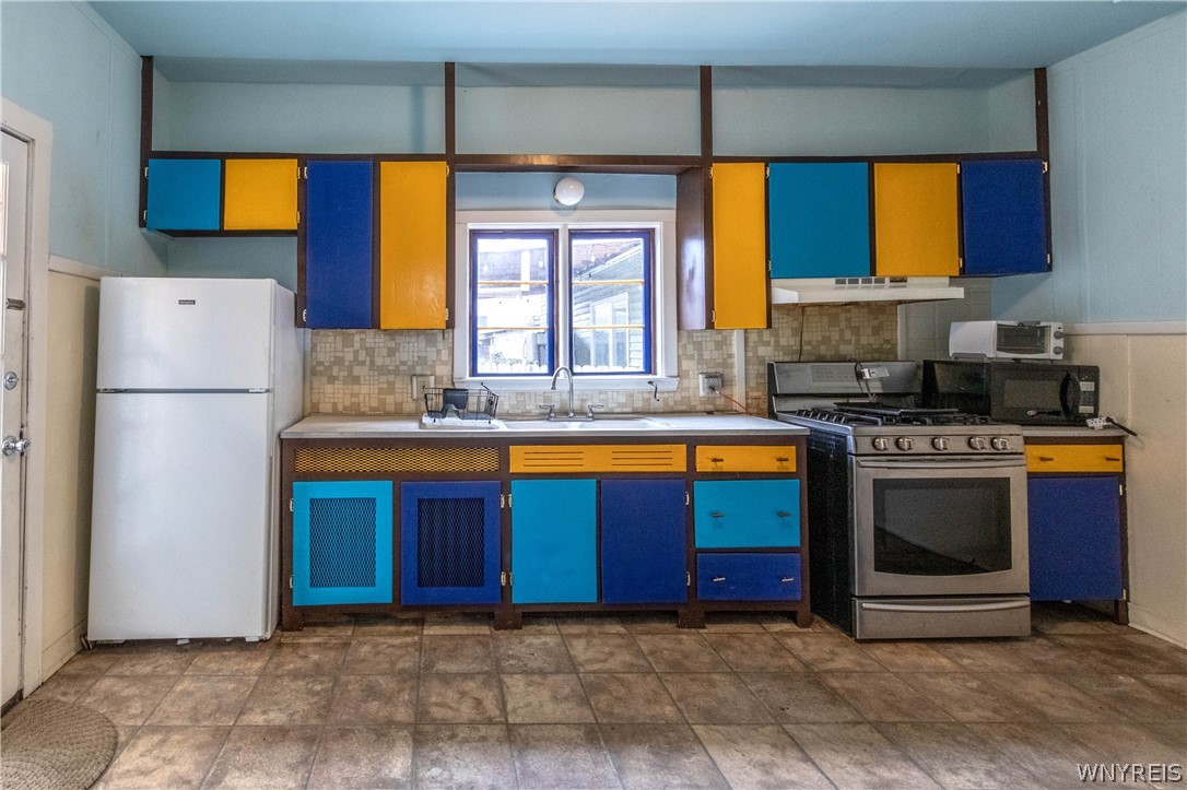 107 Hawley Street, Unit 2 Buffalo, NY 14213 - Photo 3 of 24 Kitchen