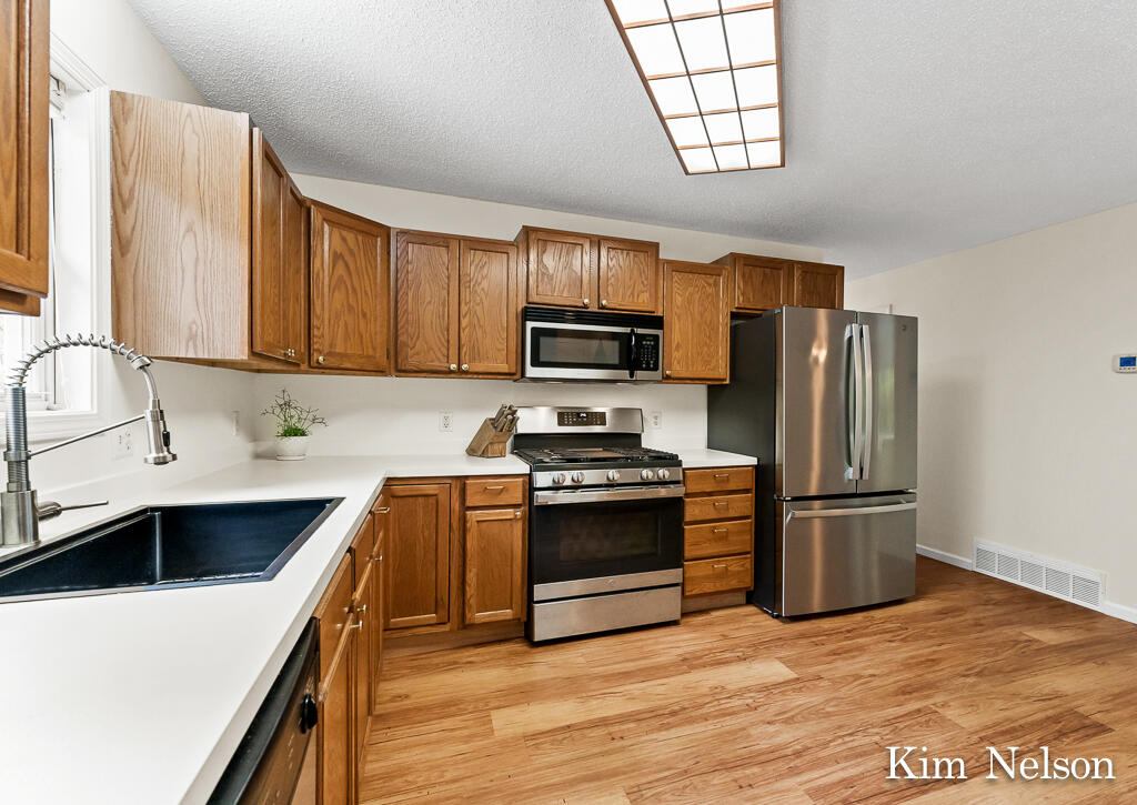 3864 West River Road Muskegon, MI 49445 - Photo 7 of 28 3864W.RiverRd17Lores
