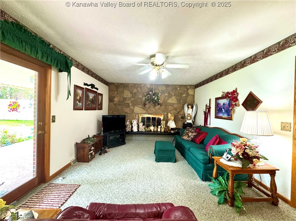 1425 Strawberry Road St. Albans, WV 25177 - Photo 26 of 43 Family room
