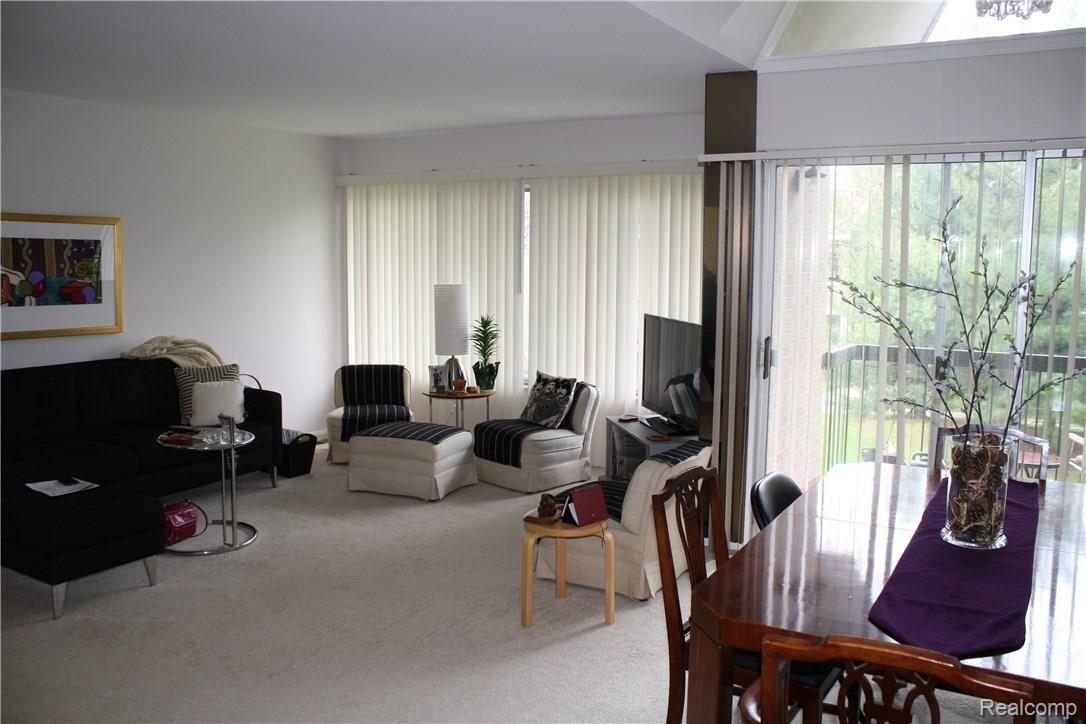 1983 Klingensmith Road, Unit 37 Bloomfield Hills, MI 48302 - Photo 6 of 18 007.JPG