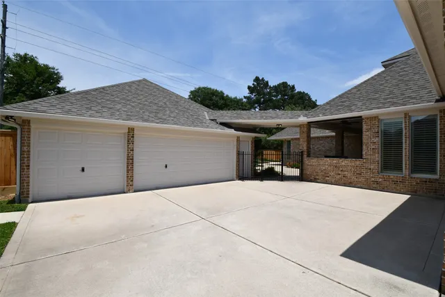 a house view with a outdoor space