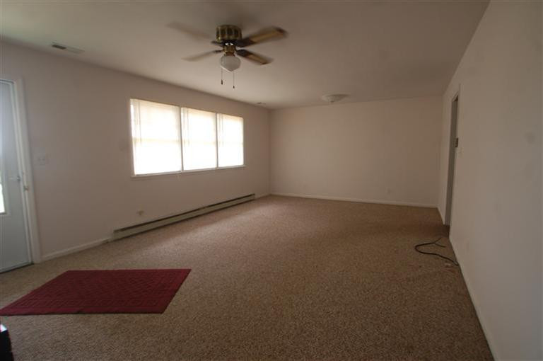 2180 Harris Ferry Road Irvine, KY 40336 - Photo 8 of 27 Large living room!