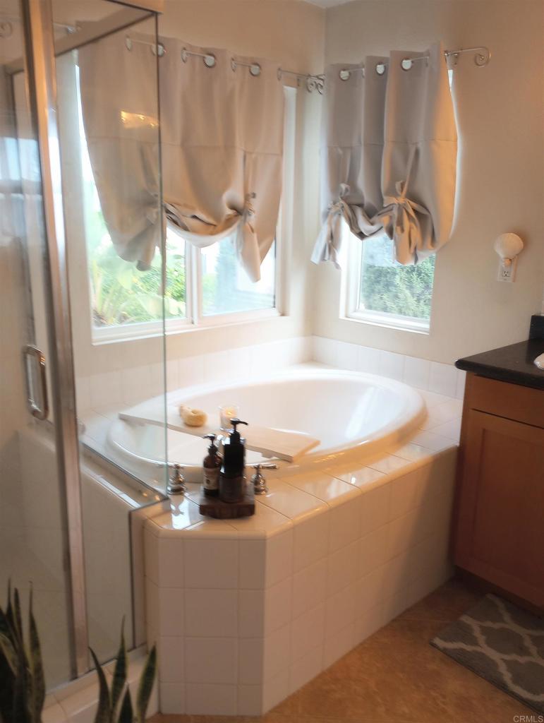5544 Mill Creek Road San Diego, CA 92130 - Photo 27 of 54 a bath tub sitting next to a window