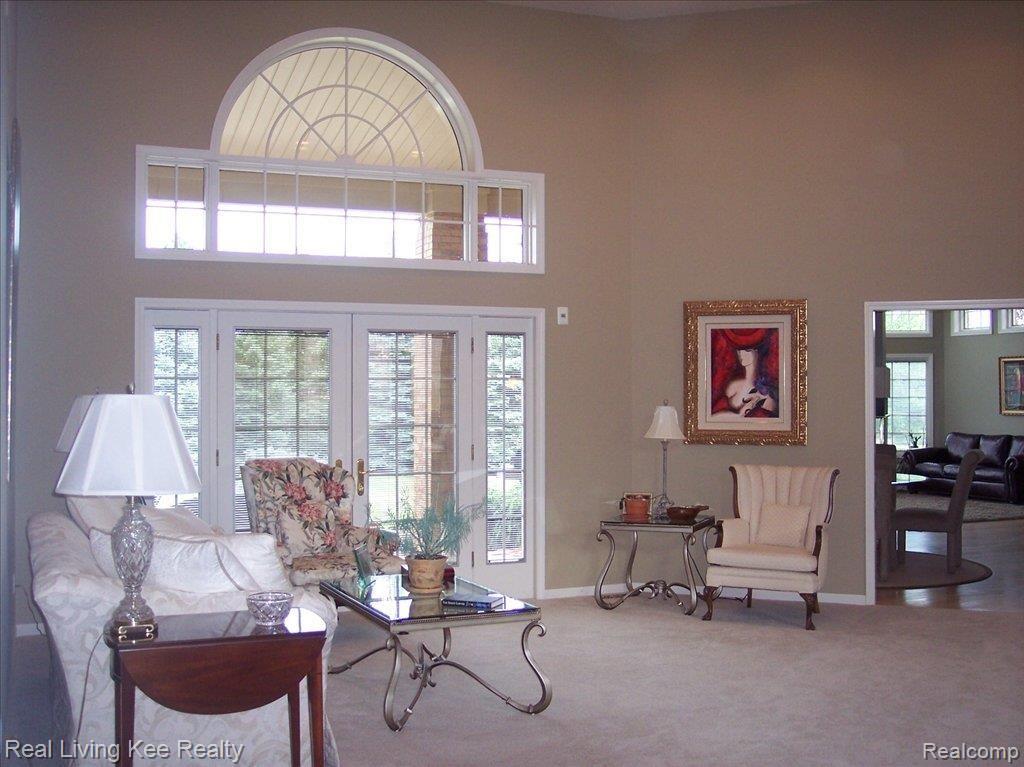 4016 Oak Tree Circle Rochester, MI 48306 - Photo 4 of 25 Liv Room