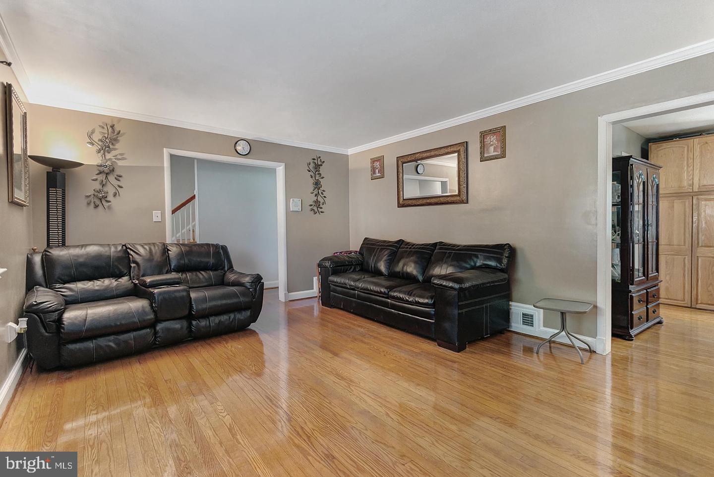7206 Adelphi Road Hyattsville, MD 20782 - Photo 21 of 26 Living room