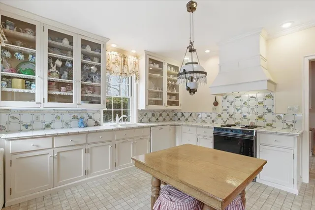 $1,950,000 | 1086 West Road, Bennington, VT 05201