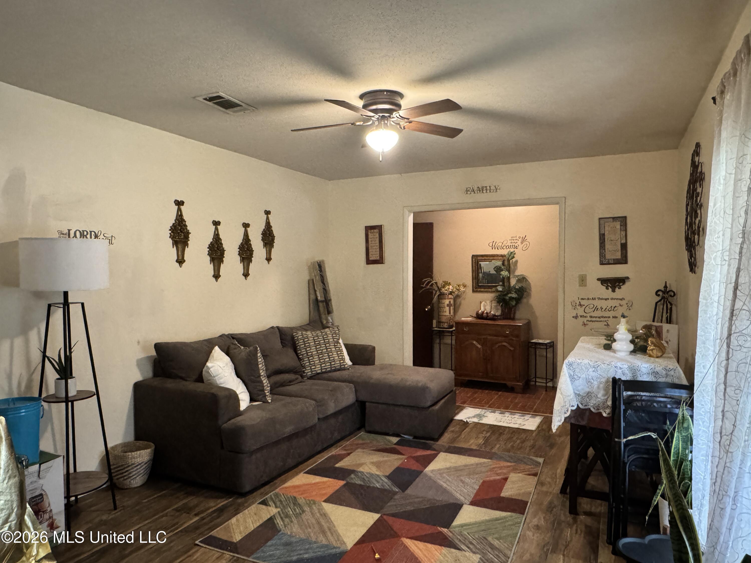 3432 Dundee Lane Jackson, MS 39212 - Photo 8 of 23 IMG_8963