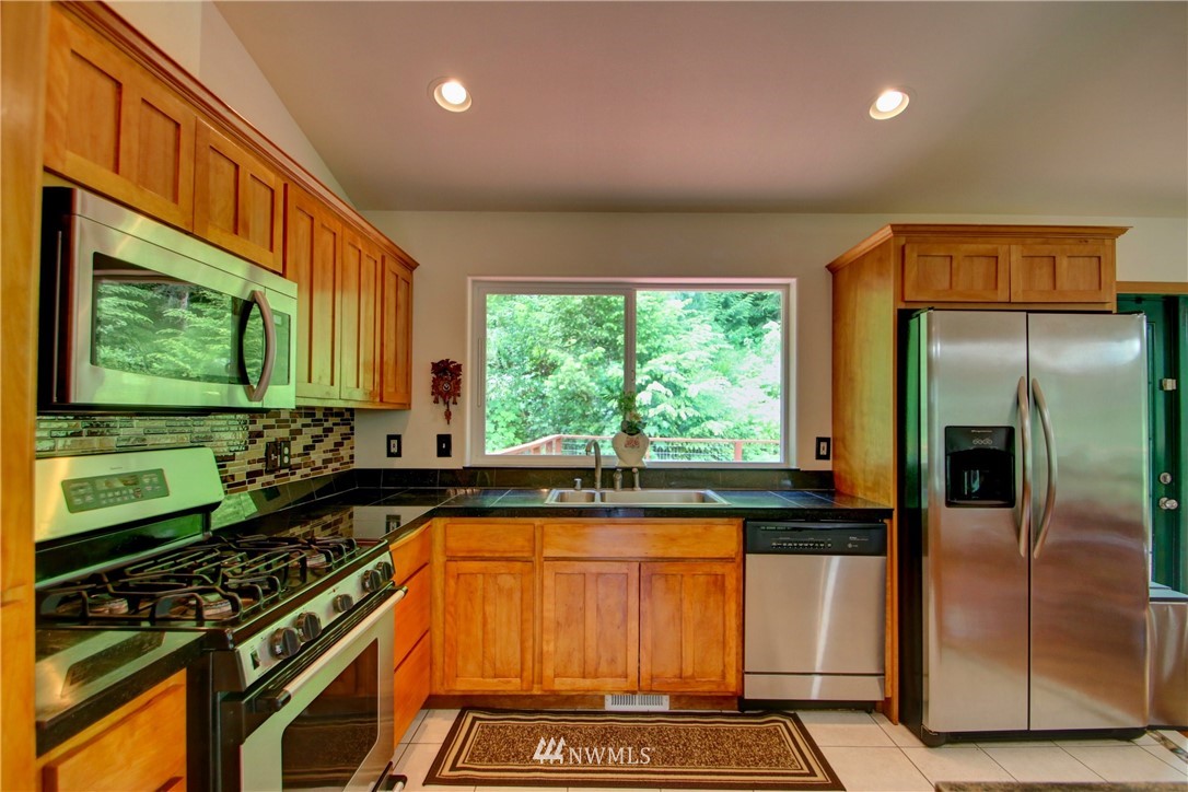 20918 Frank Waters Road Stanwood, WA 98292 - Photo 9 of 40 Gallery Image 9