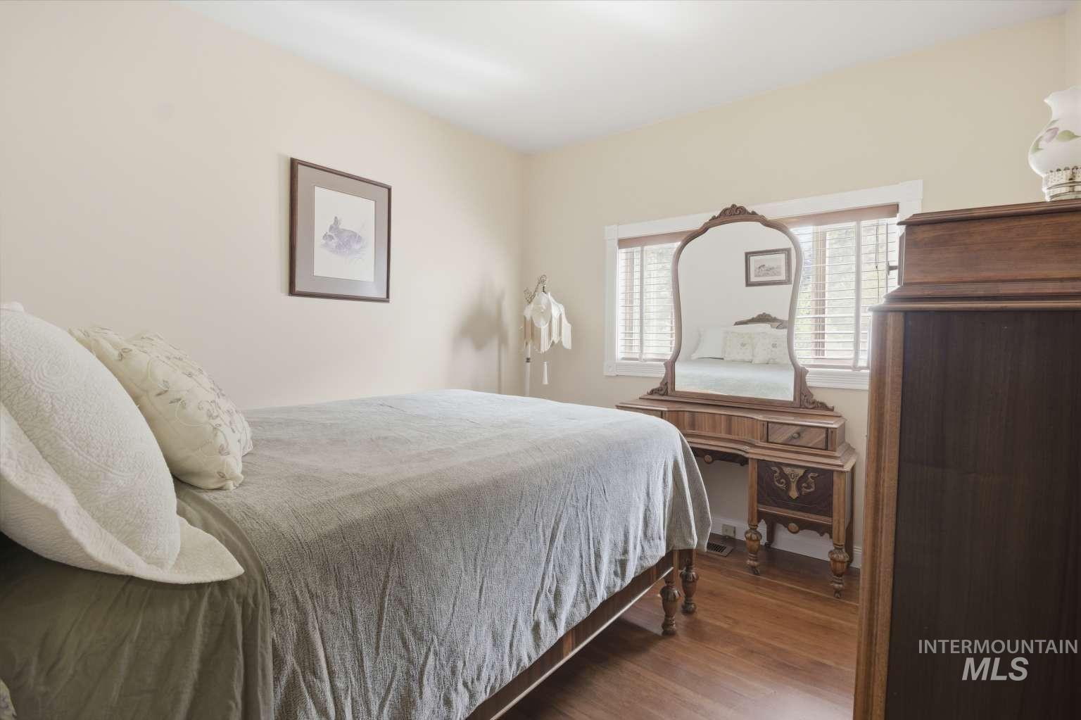 901 Main Street Kendrick, ID 83537 - Photo 26 of 50 Hardwood-style flooring throughout, featuring neutral wall tones and a window with horizontal blinds