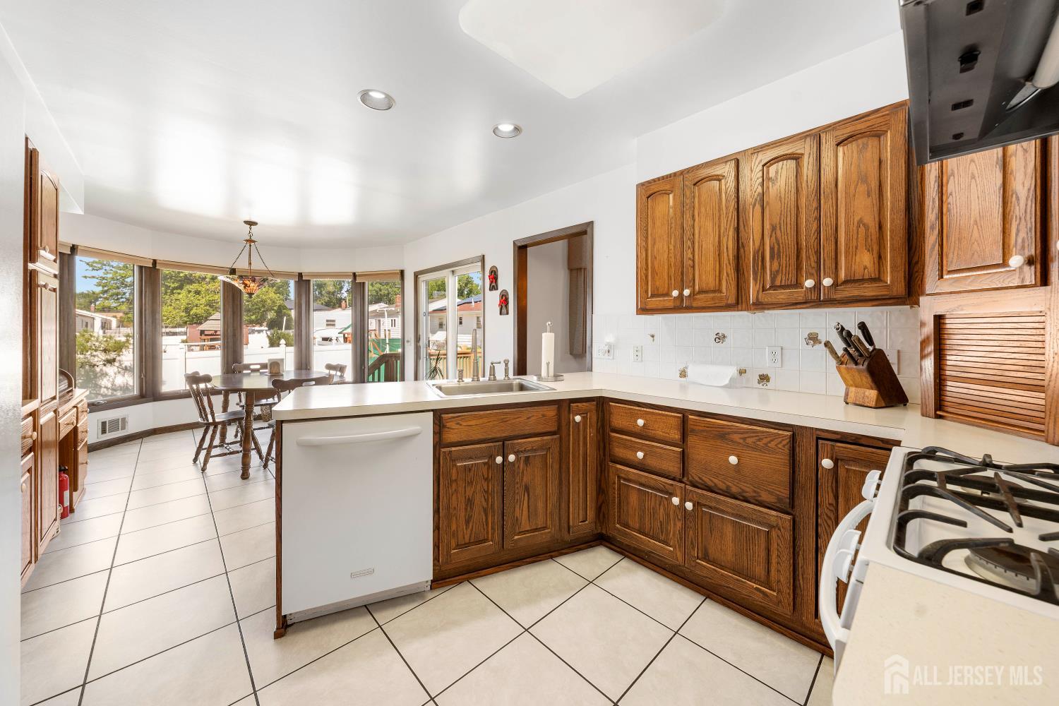170 Jeffery Road Colonia, NJ 07067 - Photo 6 of 31 Gallery Image 6