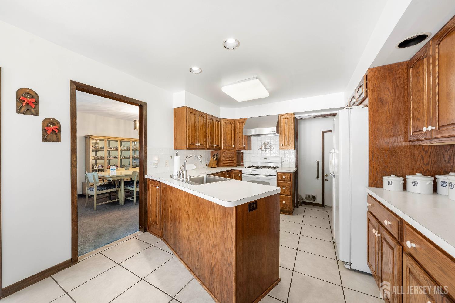 170 Jeffery Road Colonia, NJ 07067 - Photo 7 of 31 Gallery Image 7