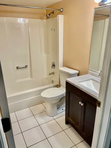 $175,000 | 18600 Village West Drive, Unit 310, Hazel Crest, IL 60429