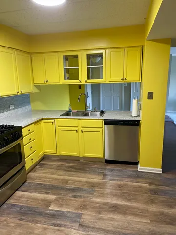 $175,000 | 18600 Village West Drive, Unit 310, Hazel Crest, IL 60429